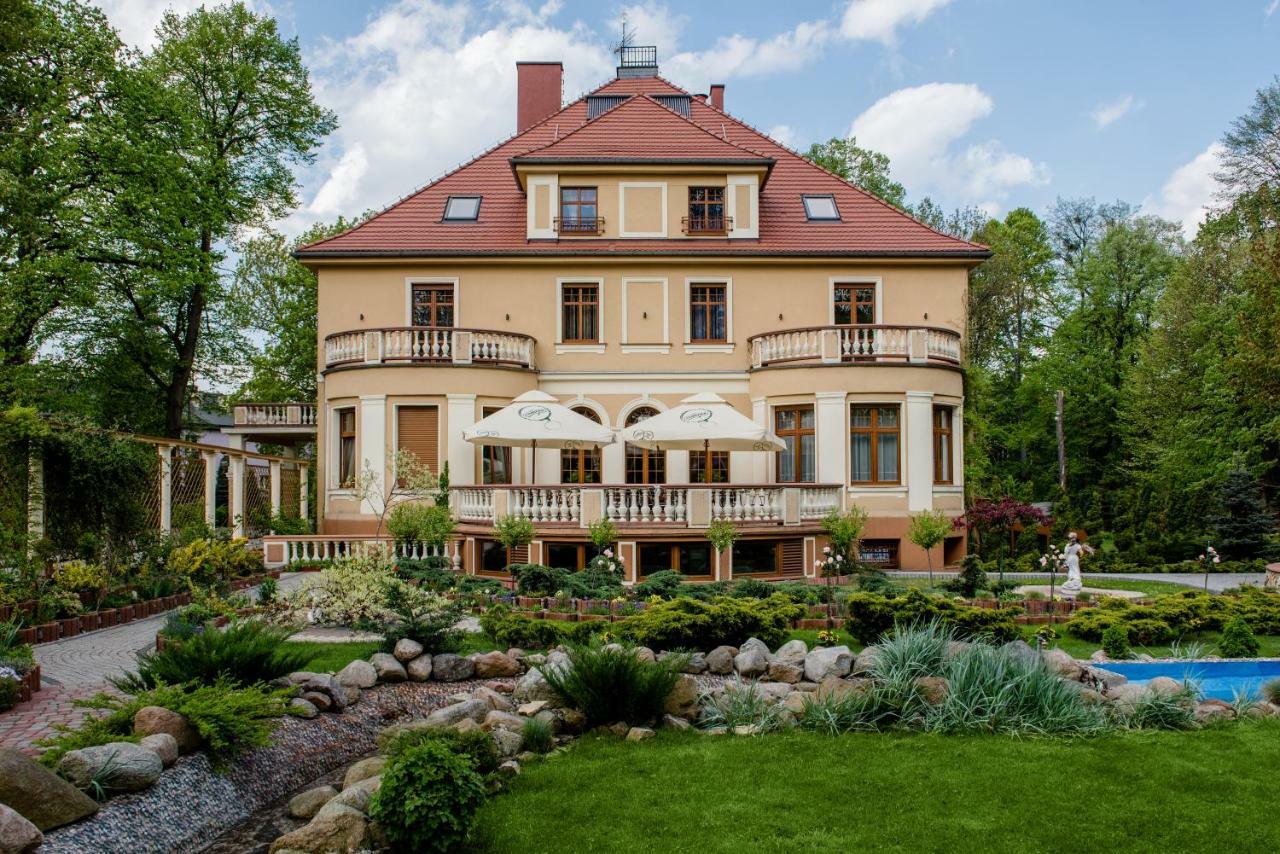 Palac Ogrodowa Tarnowskie Góry Exteriér fotografie